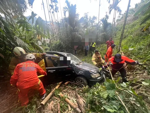 嘉義中埔山區重大車禍!轎車衝墜跌30米深邊坡 4友出遊釀2死2傷