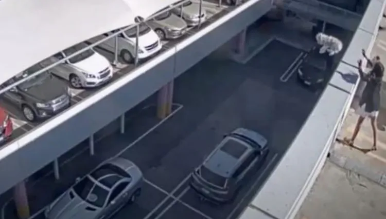 停車場監視器拍下澳洲正妹行兇過程。翻攝court/Westfield Whitford City/Perth