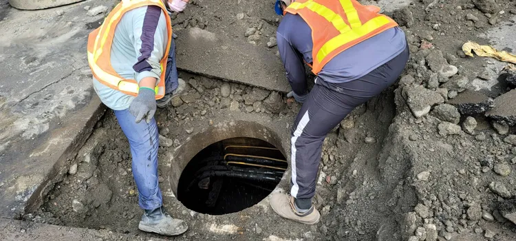 台電今早派工班前往現場，確認電纜直路接頭故障所致，現進行更換中。台電提供