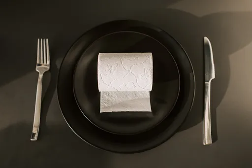 衛生紙墊熟食超母湯！重症醫揭「1成分」污染食物又恐致癌
