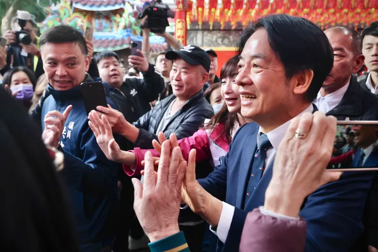 賴清德受到現場鄉親歡迎。林林攝