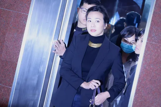 吳欣盈赴氣候高峰會被疑「出國避風頭」 一句話反酸記者