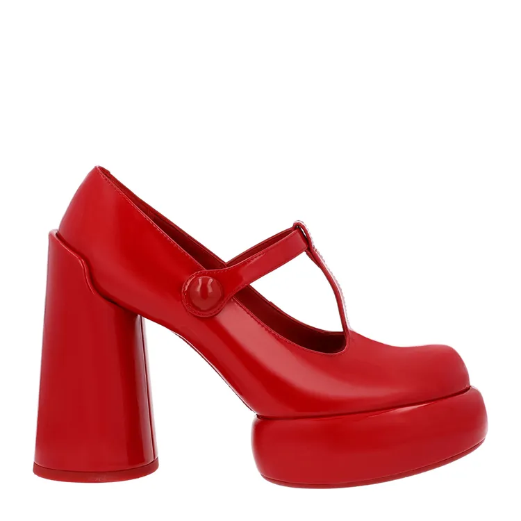 Darcy粗跟瑪莉珍鞋，2690元。品牌提供