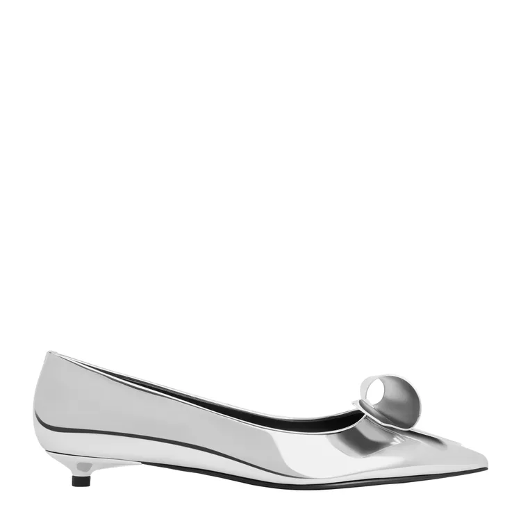 扭結尖頭平底鞋，2190元。品牌提供