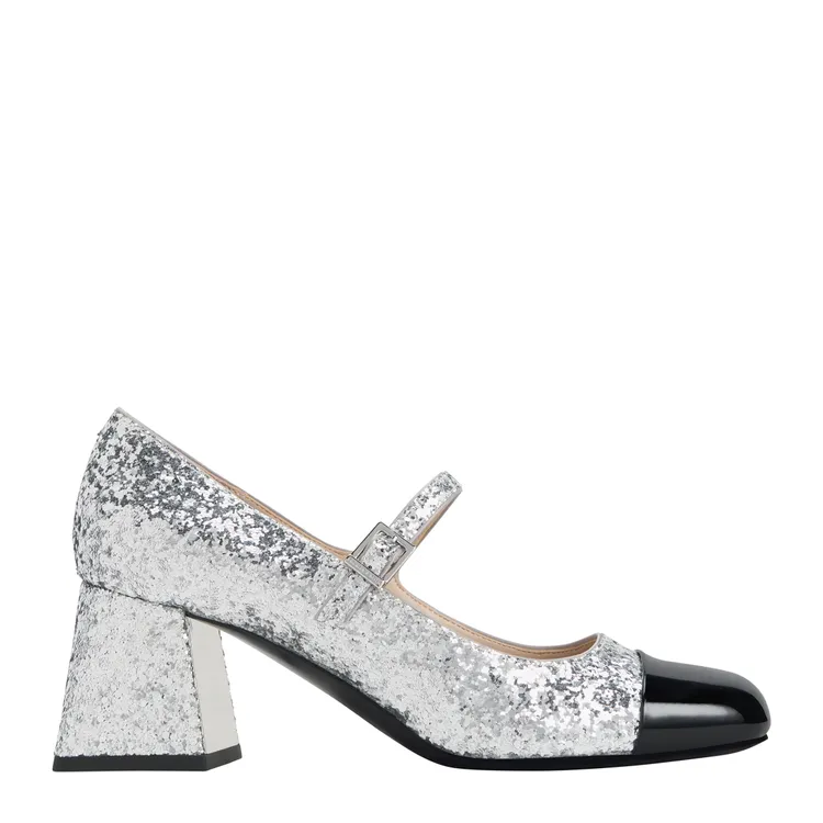 方頭金蔥粗跟瑪莉珍鞋，2390元。品牌提供