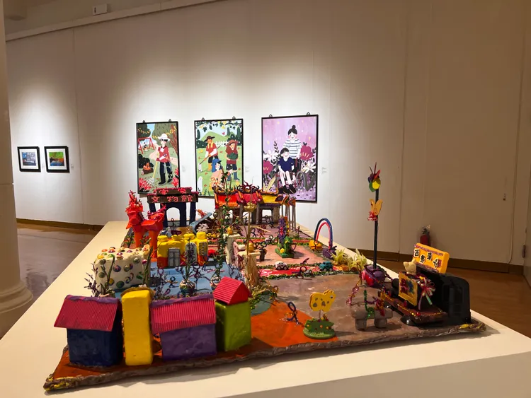 《異想之境—共融遊藝場》即日至113年3月3日在屏東美術館展出。縣府提供