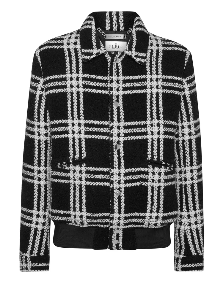 王陽明身著的Alpaca Wool Bomber Gothic Pelin，11萬8350元。品牌提供