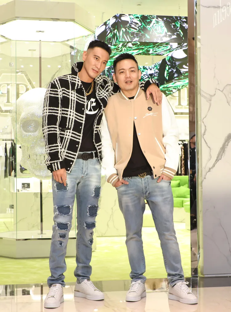 王陽明（左）與春風一同出席PHILIPP PLEIN微風南山旗艦店開幕。攝影中心攝