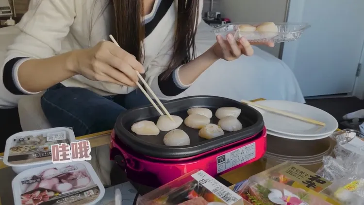 烤干貝。翻攝自「貓與香菜」YT頻道