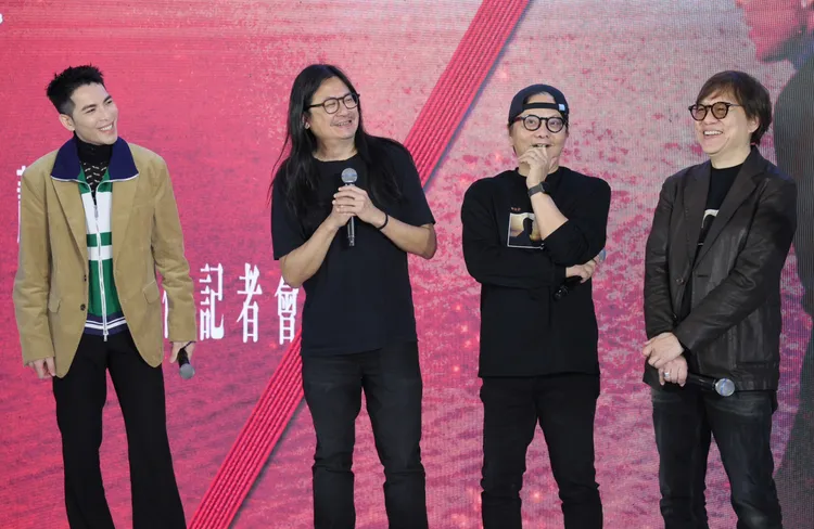 蕭敬騰與攝影師同框合照。娛樂中心攝