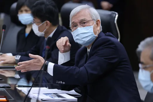 央行利率連3凍！再下修今年經濟成長至1.4%　明年調高至3.12%