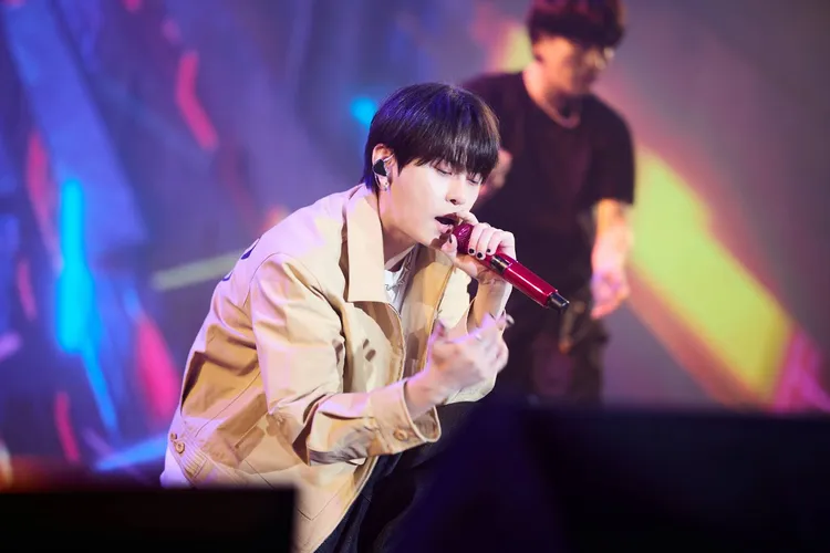 龍俊亨自彈自唱《小幸運》落漆。TheArtistudio得藝室策劃提供