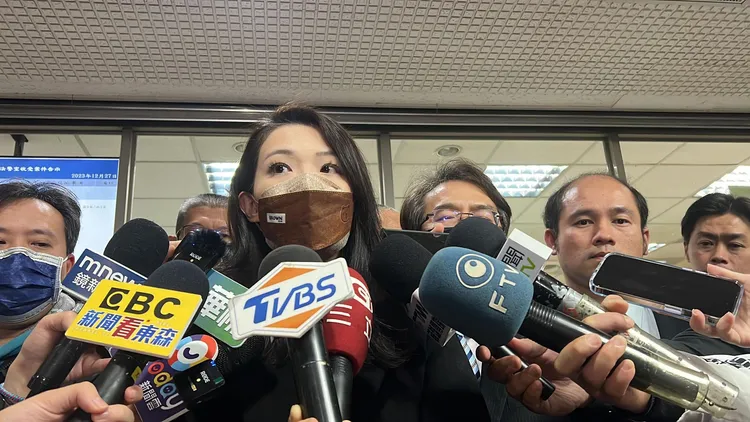 新竹市長高虹安開完庭受訪。陳彩玲攝
