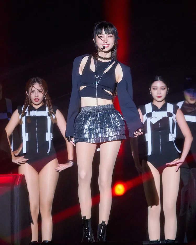 謝金燕今50歲生日，臉蛋及身材太逼人。翻攝謝金燕IG