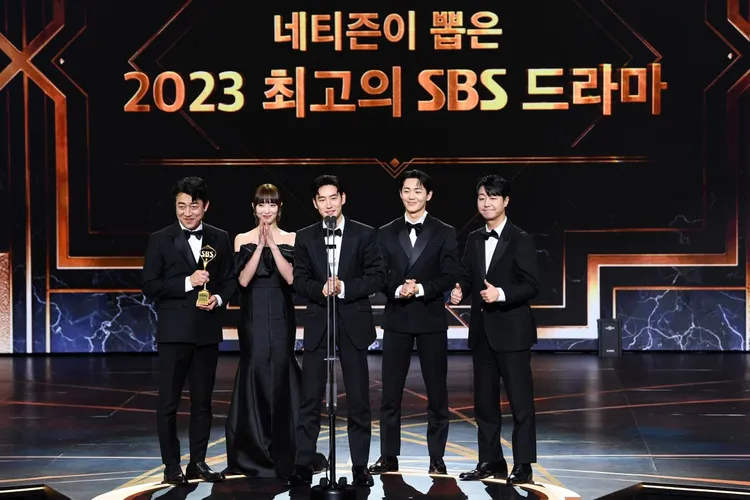 《模範計程車3》獲得觀眾票選的最佳戲劇。翻攝SBS