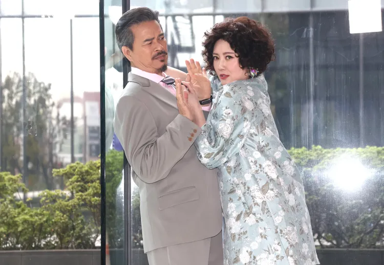 劉曉憶（右）和李興文再扮夫妻。彭欣偉攝