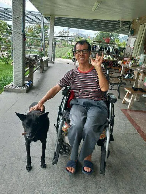 小腦萎縮症老農「阿港伯」楊文港14日上午在家中病逝，享壽70歲。翻攝自楊文港臉書