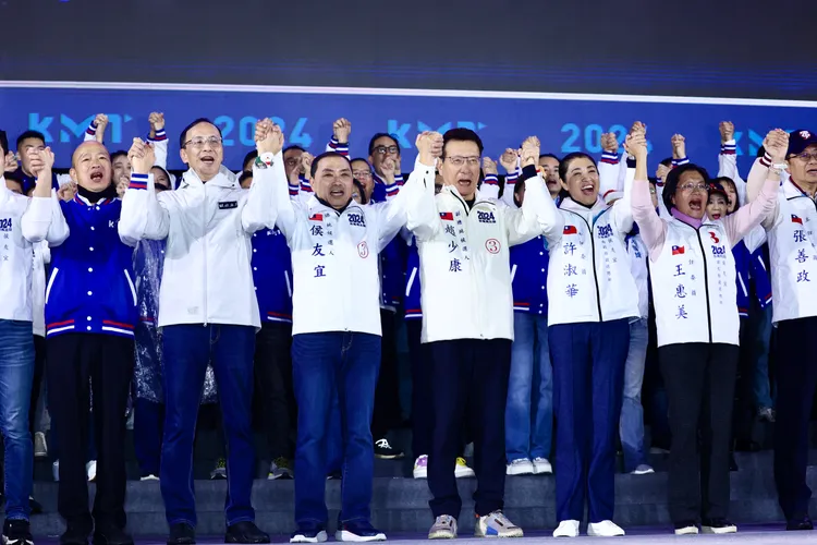 侯友宜晚間8點40分進場。江孟謙攝