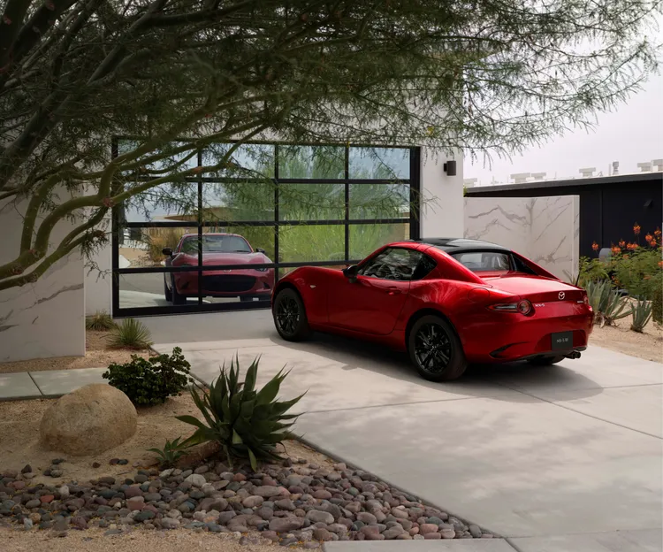 Mazda MX-5以輕量化車身結合184ps/ 20.9 kg-m動力表現，加上前後車重50：50的完美比例，成就出精湛的操控表現。原廠照片