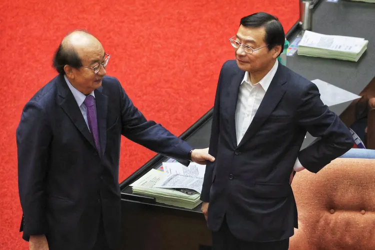 民進黨立法院黨團總召柯建銘（左）、國民黨立法院黨團總召曾銘宗（右）。林林攝