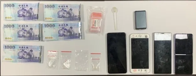 警方共查獲多達7層的販毒鏈，起出相關犯罪證物。民眾提供