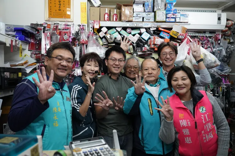 陳亭妃期待未來能與江肇國在立法院共同推動改善中小企業的經營困境。江肇國競總提供