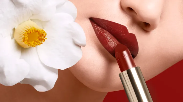 克蘭詩吻我唇膏1280元、蕊芯750元。品牌提供