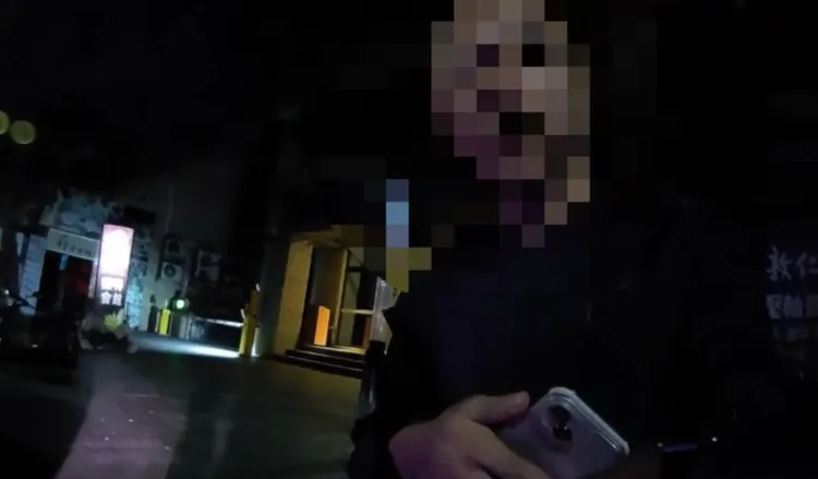 黃男態度囂張。翻攝畫面