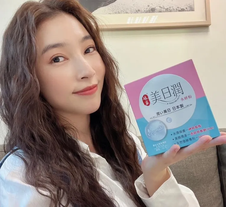 女星張家瑋就是靠「娘家美日潤水妍粉」來維持女神光采。