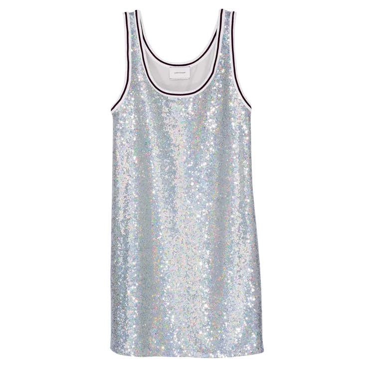 背心半身洋裝 （銀色），2萬2100元。品牌提供