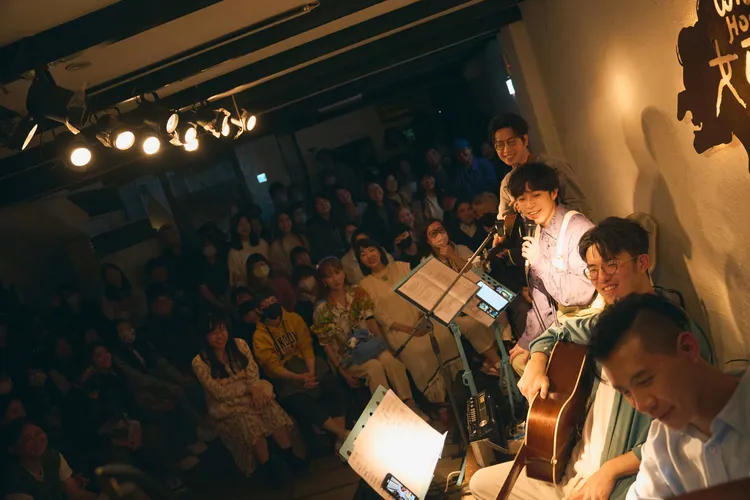 青峰演出大受好評。哈里坤的狂歡提供