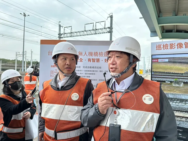 高鐵專案控管課經理陳文澤(右)。陳怡文攝