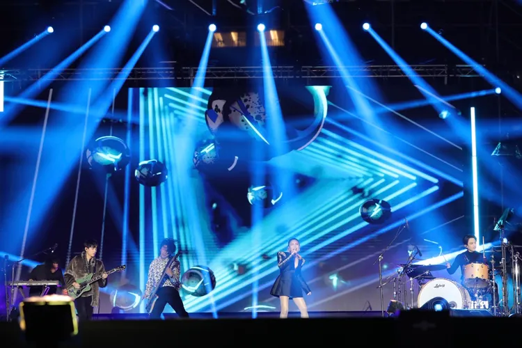 艾怡良與JADE合作演出。市府提供