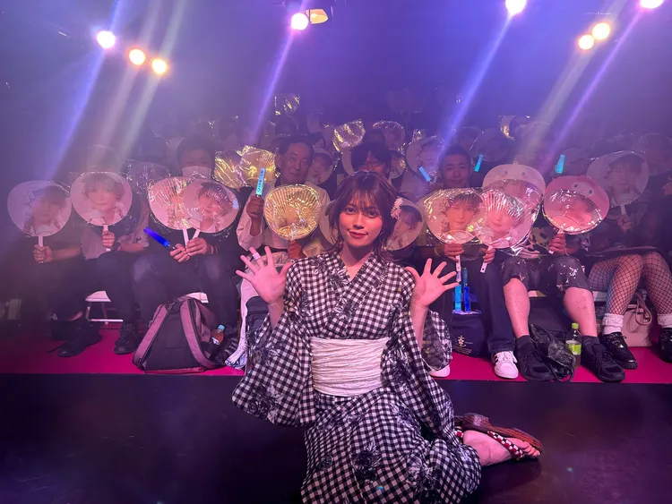 井川瑠音今年8月1日過31歲生日，和粉絲慶生同樂。翻攝ikawarune推特