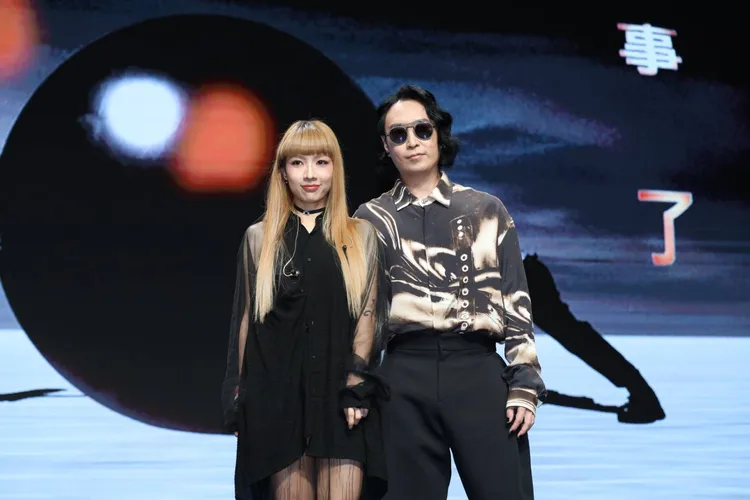 「原子邦妮」加盟華納音樂，在今盛大舉辦發片記者會。娛樂中心攝