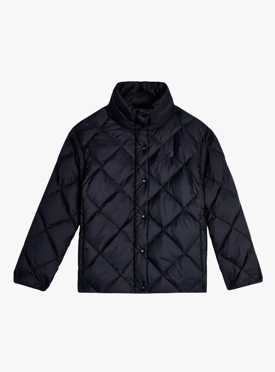 菱格绗縫羽絨外套，1萬4280元。品牌提供