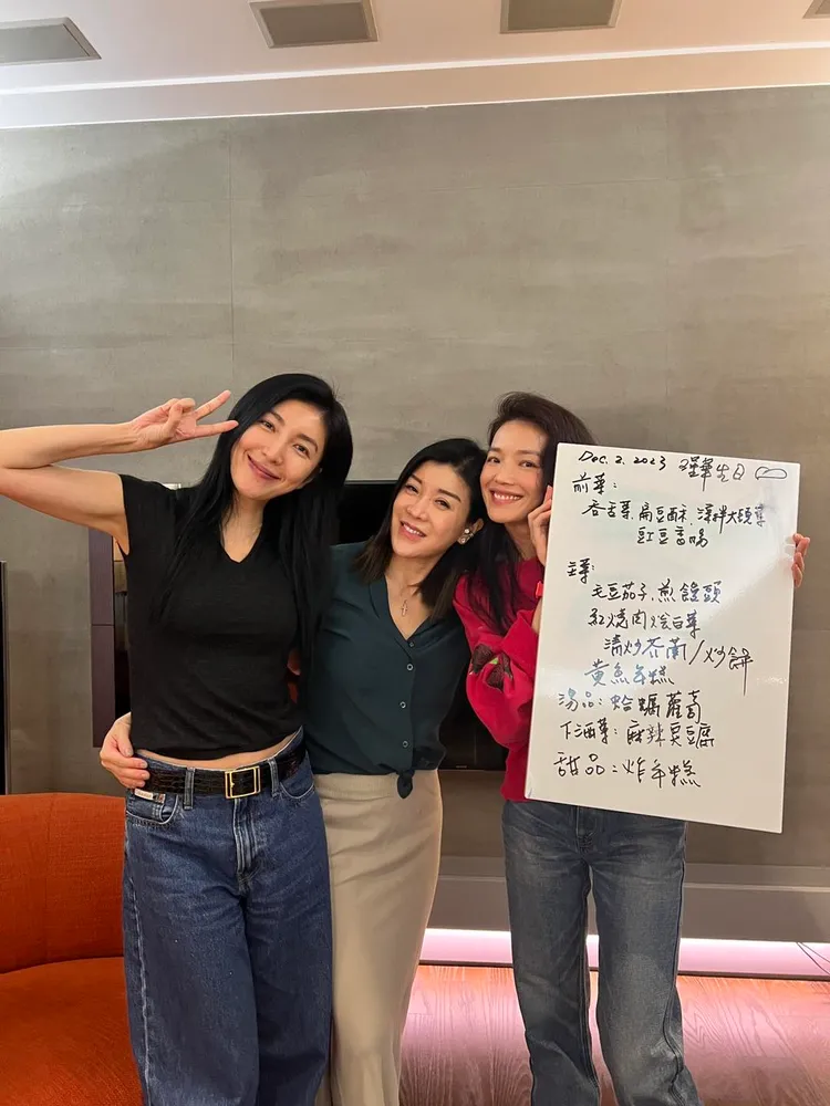 舒淇（右）也在慶生行列。