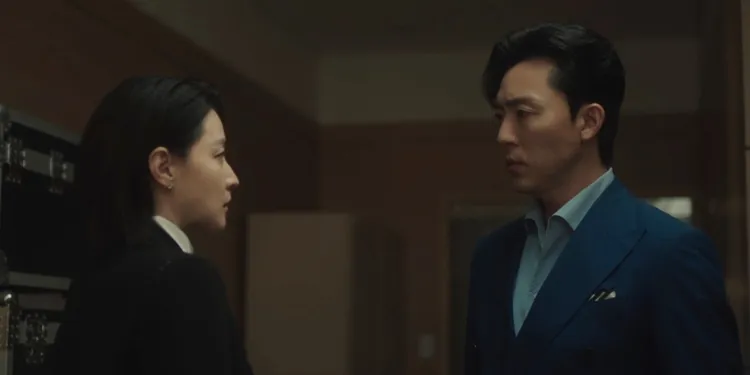 李茂生（右）懷疑舊愛李英愛罹患罕見疾病。翻攝Disney+