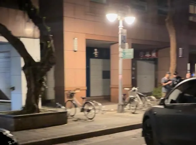 施工通知 貼在電線桿上。翻攝自爆怨公社