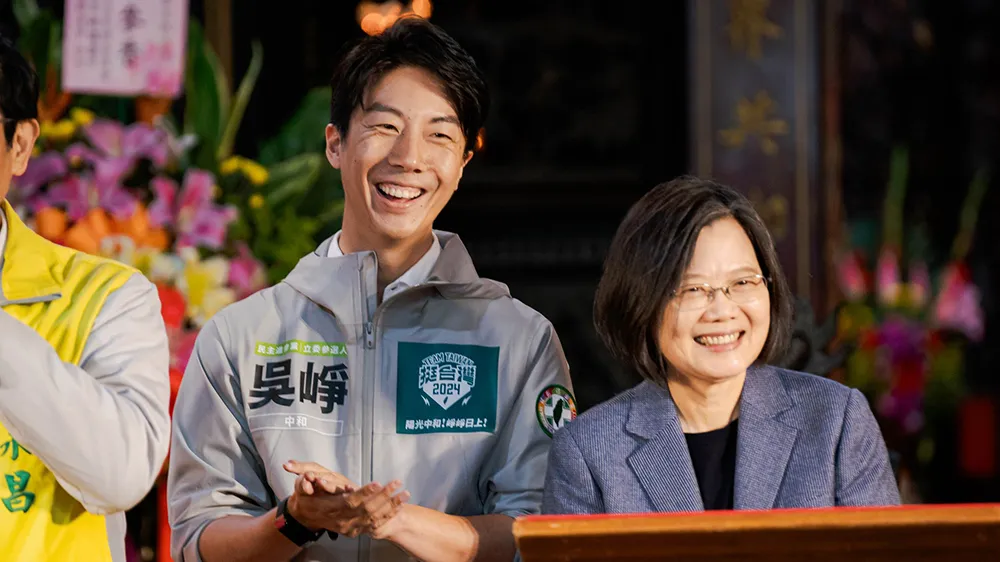 吳崢（左）與總統蔡英文。翻攝自吳崢臉書