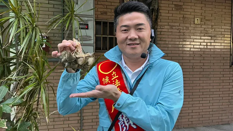 顏寬恒巧妙吸取白營支持，宛如吃了大補丸。翻攝顏寬恒臉書