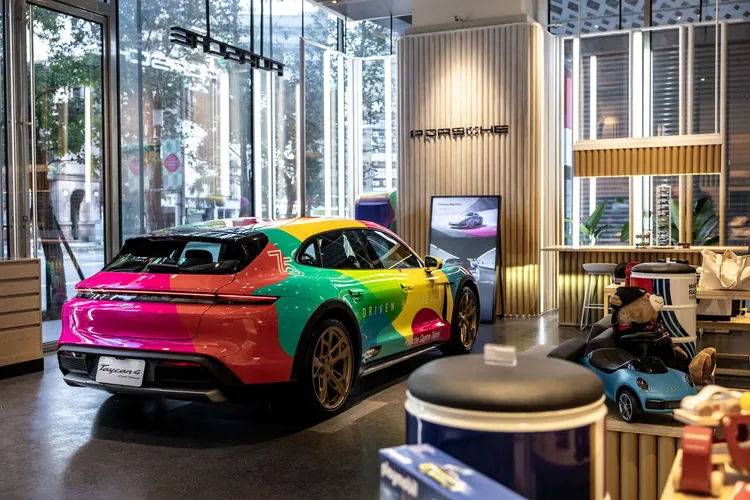 Porsche NOW概念店強調應用台灣在地資源，將台灣文化與現代奢華美學融合。業者提供