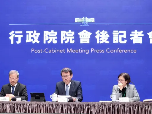 柯侯政見會批政府帶頭炒房、低薪、債留子孫 行政院反擊了