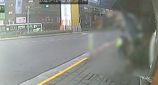 新北婦清晨外出遭埋伏 「壽司刀狂刺」倒血泊!警循線3小時逮兇嫌