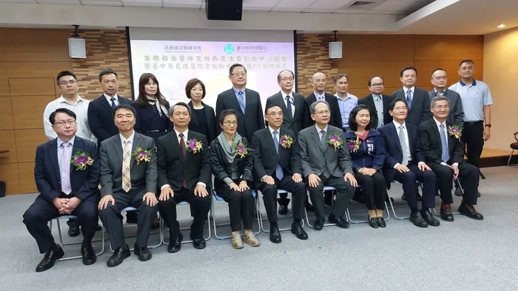 南部、東部各縣市檢察署檢察長都參加揭牌儀式。凃建豐攝