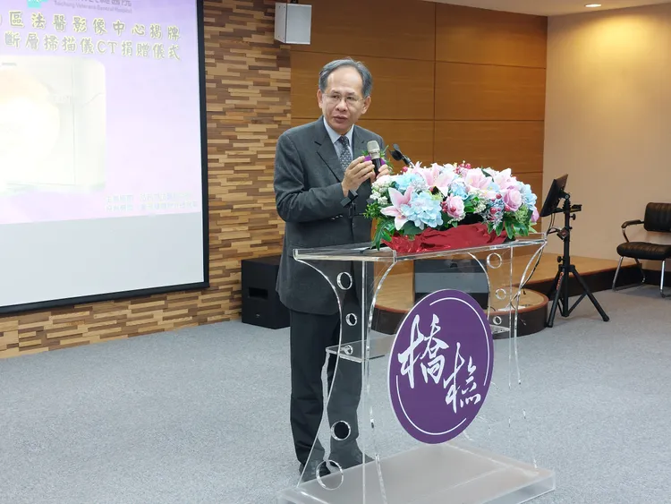 臺中榮民總醫院院長陳適安說，中榮剛好有一部17年勘用的儀器可以送給法務部。凃建豐攝