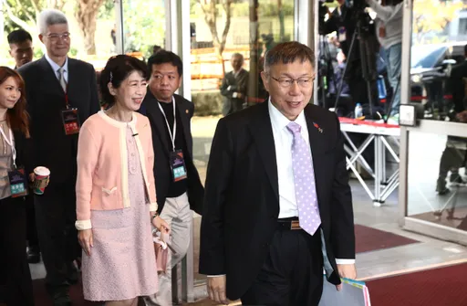 總統辯論會|柯文哲嗆賴清德「你知道你外號賴功德」? 批他示範詐騙、抹黑