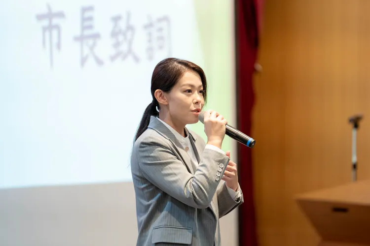 高虹安致詞肯定校化生活輔導會默默付出的溫暖力量。新竹市府提供