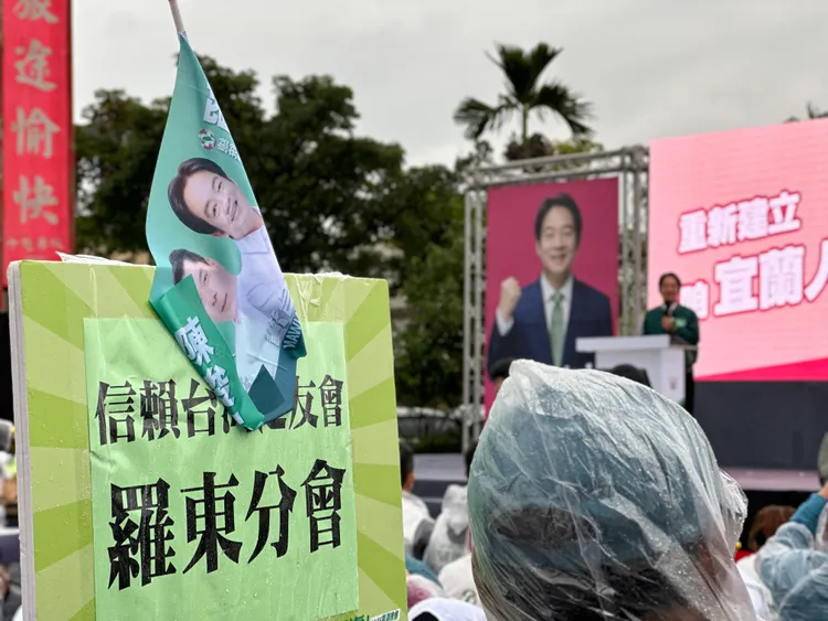 民眾不畏寒風前往支持賴清德。潘袁詩羽攝