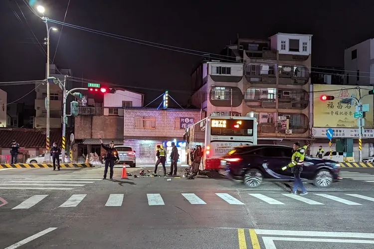 警方初判闖紅燈是肇事主因。讀者提供